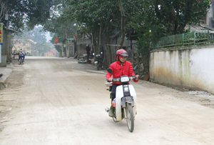 Hệ thống giao thông từ trung tâm huyện Đà Bắc đến xã Hào Lý đang được nhà nước đầu tư nâng cấp, phục vụ phát triển kinh tế - xã hội địa phương.